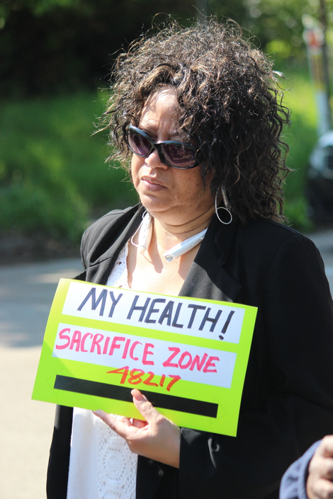 Boynton resident Denise Taylor lives in a home on the street nearest to the refinery. Sometimes strong odors wake her up in the middle of the night. Image: Emma Lockridge